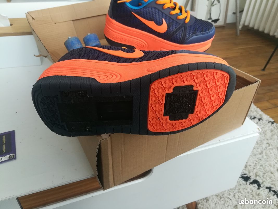 Chaussures à roulettes pointure 33 (image 2)