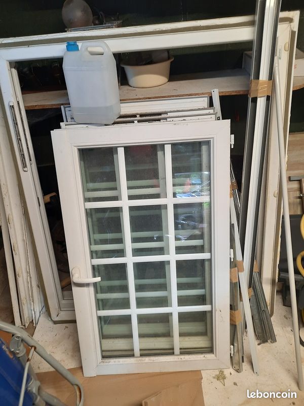 Fenêtres PVC blanches double vitrage petits carreaux (image 1)