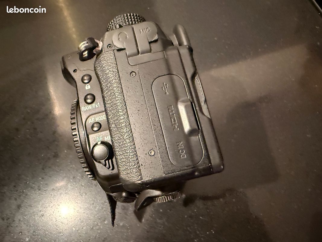 PENTAX K-1 NU avec poignée Grip D-BG6 et plein d'accessoires d'origine (image 5)