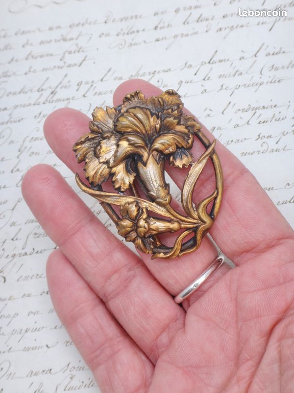 ANCIENNE BOUCLE DE ceinture art nouveau - Médaillon signée P. ( de