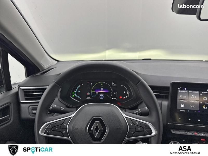 Renault Clio Réversible 1.6 E-Tech 145ch full hybrid Evolution (image 8)