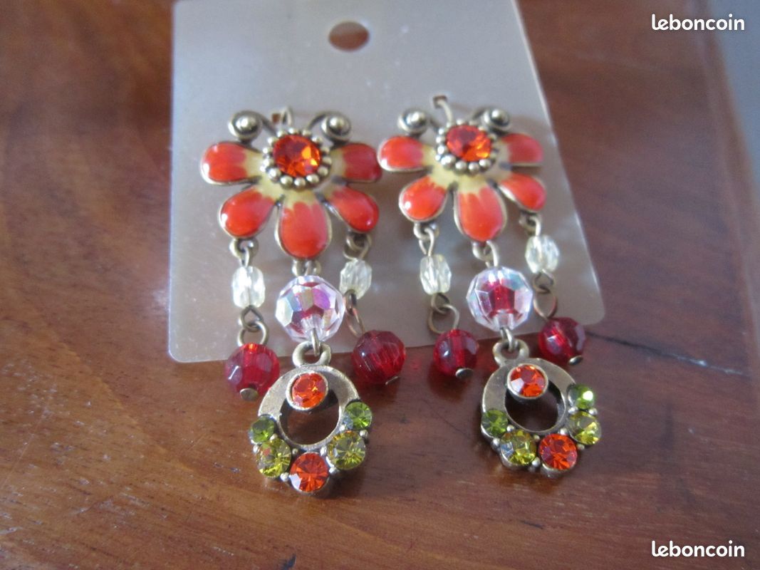 Divers boucles rouges pendantes (image 4)