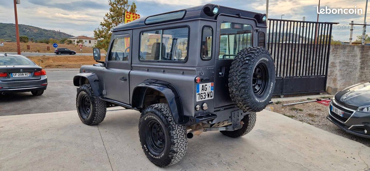 Land Rover Defender 2.5 122 CH – Légende Tout-Terrain (image 4)