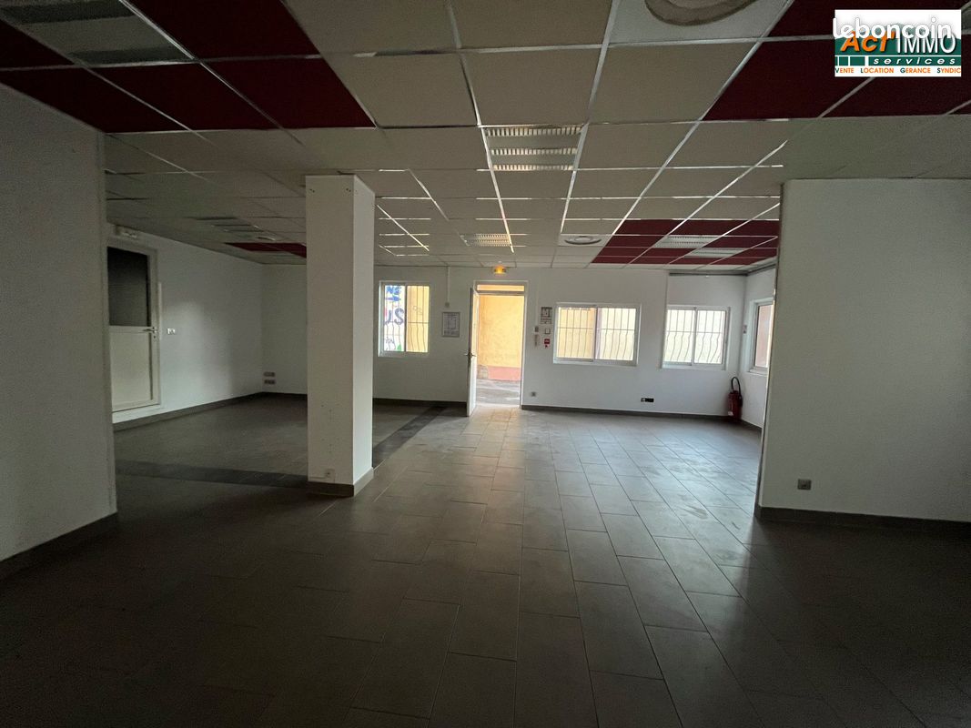 Immeuble 1000 m² · à Miramas · 1 000 m² · 770 000 €