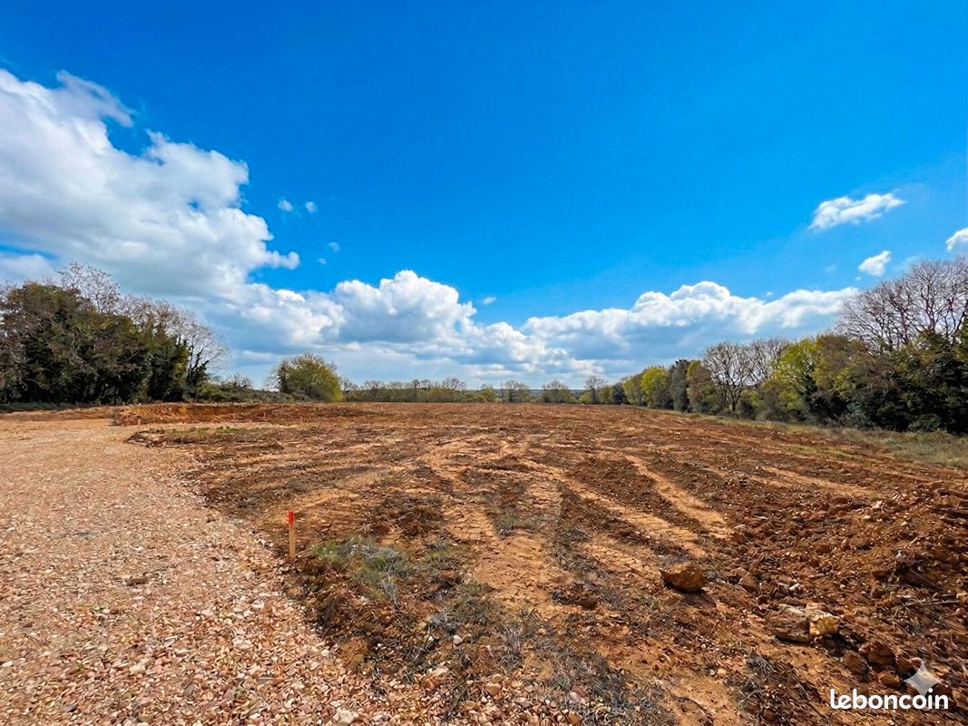 Terrain 887 m² · à Uzès · 887 m² · 120 000 €