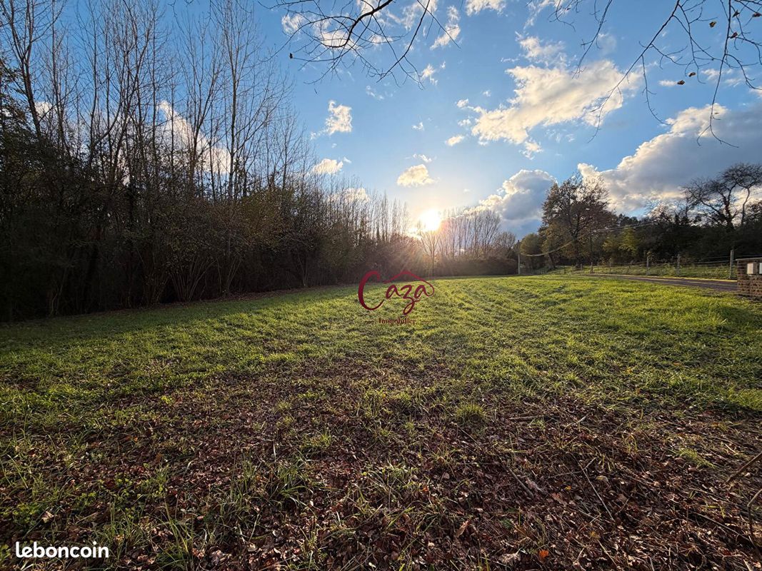 Terrain 3516 m² · à Fargues-Saint-Hilaire · 3 516 m² · 171 000 €
