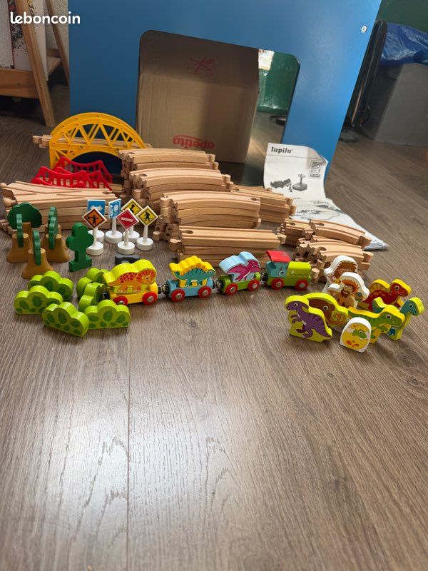 Table et train en bois (image 5)
