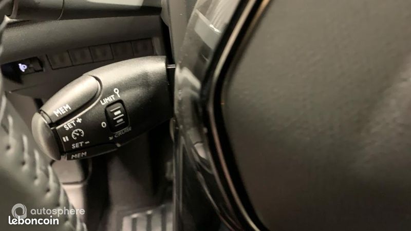 Peugeot 2008 1.2 100ch S&S Style (image 41)