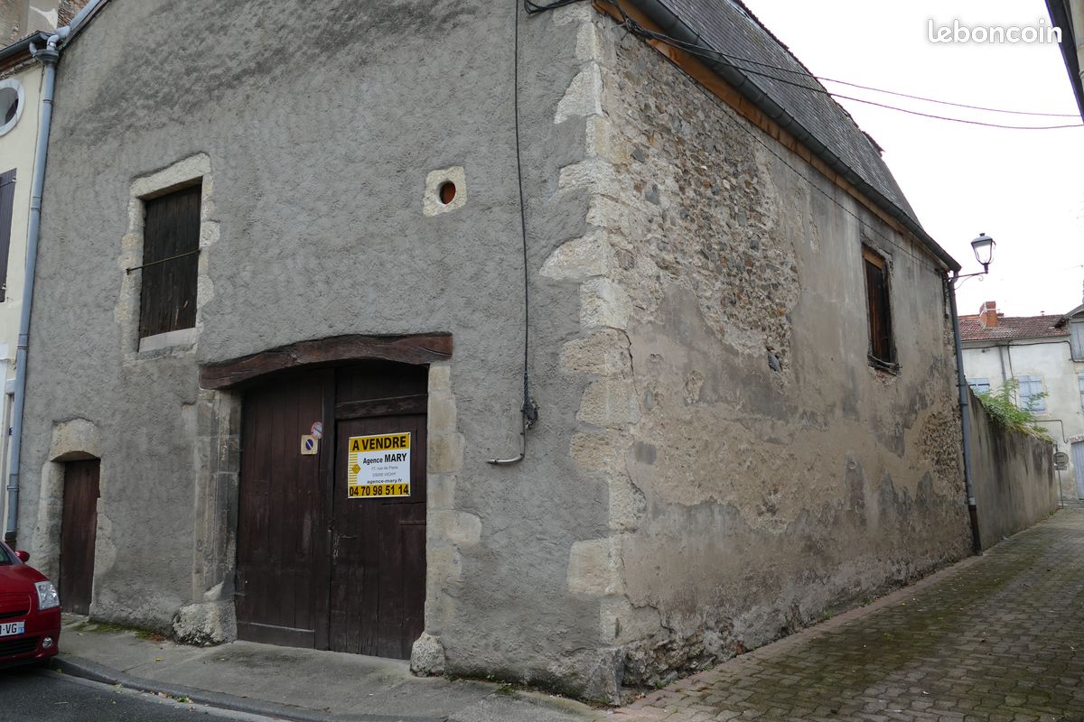 Local commercial 3 pièces 300 m² · à Cusset · 300 m² · 100 000 €