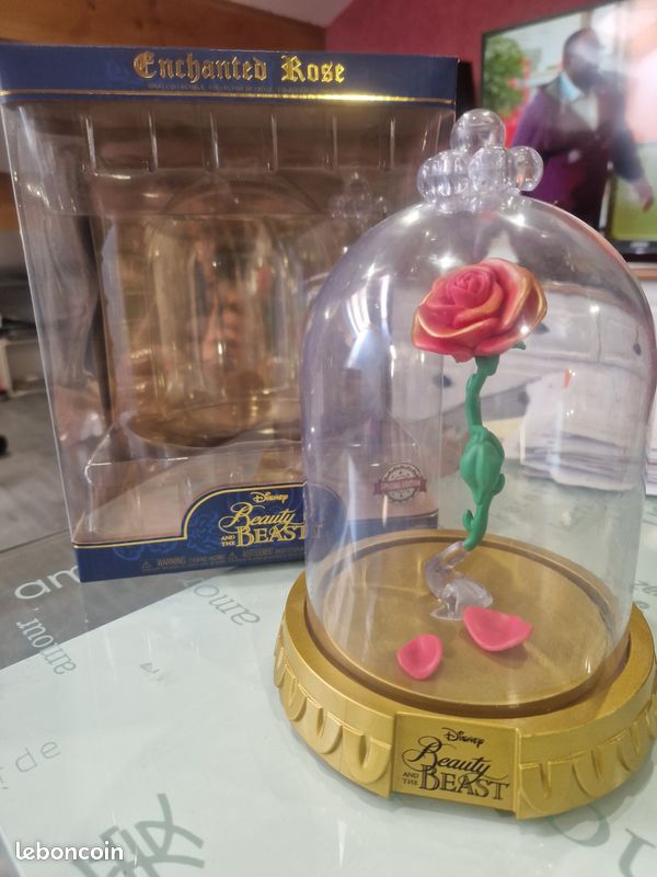 Rose cloche (image 1)