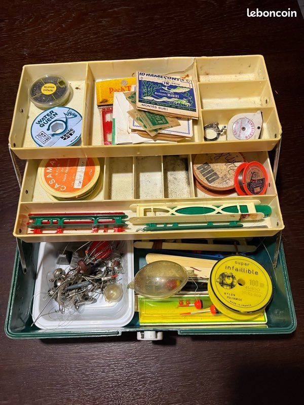 Lot D'accessoires De Pêche Anciens – Matériel Vintage, état Correct