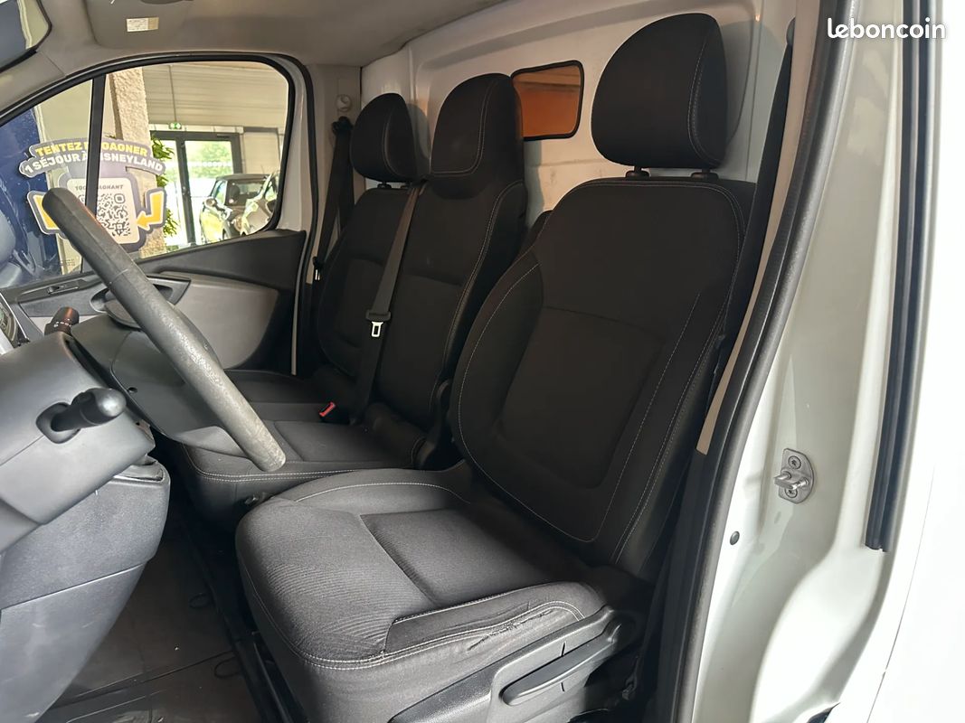 RENAULT Trafic Fg 1.6 D 125ch Grand Confort - 2018 - Bluetooth - Régulateur - Vitres surteintées (image 17)