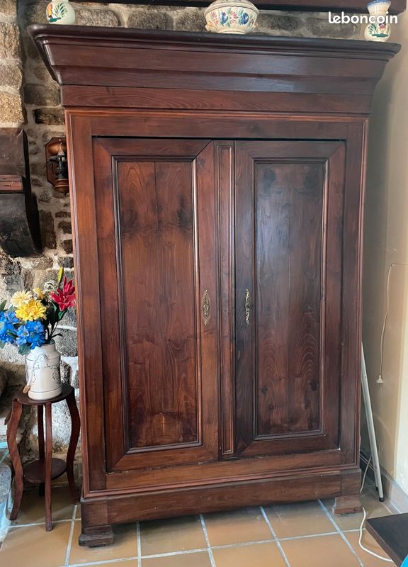 Grande armoire ancienne en bois massif (image 1)