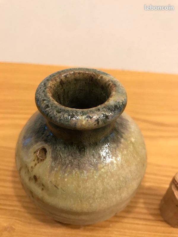 Petit pot boule en grès signé (image 2)
