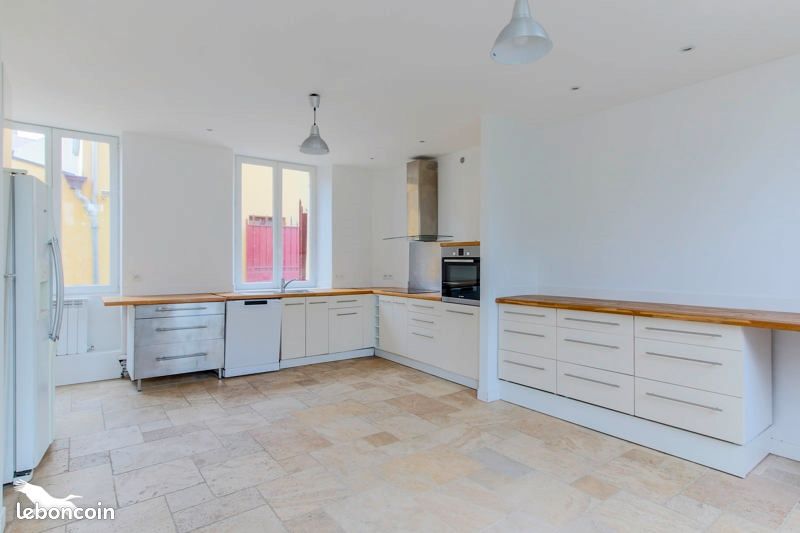 Maison 6 pièces 194 m² · à Neauphle-le-Vieux · 194 m² · 1 900 €/mois