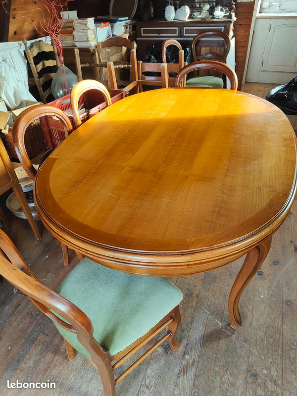 Table ovale en merisier (image 1)