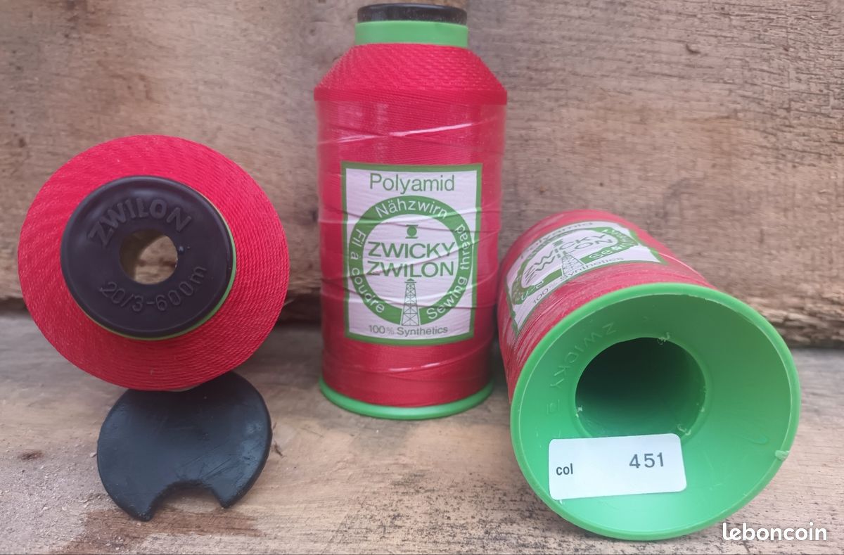 592B BELLE BOBINE DE PUR FIL DE SOIE CORDONNET GUTERMANN VERT BOUTEILLE