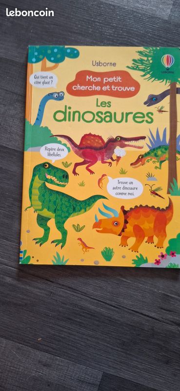 Livre cherche et trouve les dinosaures (image 1)