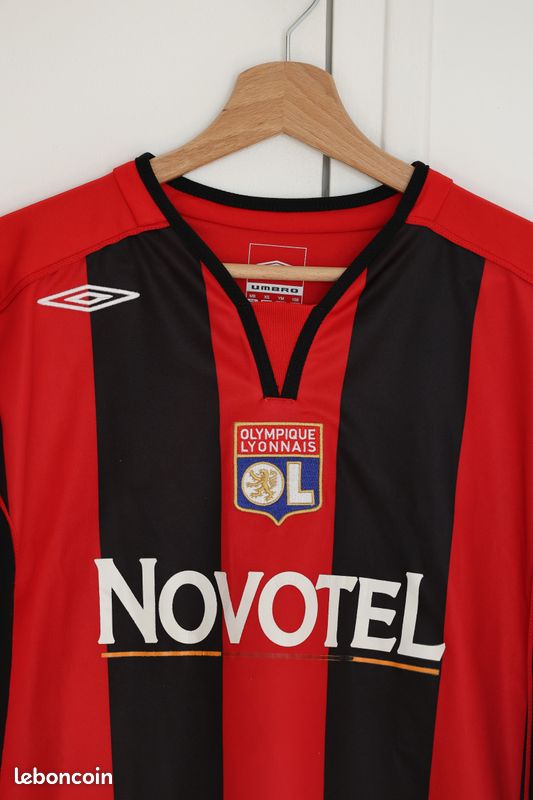Boutique de Maillots de Football Latvia Pas Cher