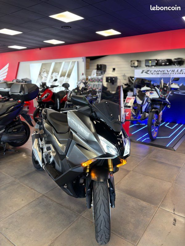 Honda Forza 750 Gris – 2023 | 8 590 km | Garantie constructeur jusqu’en 2028 (image 2)