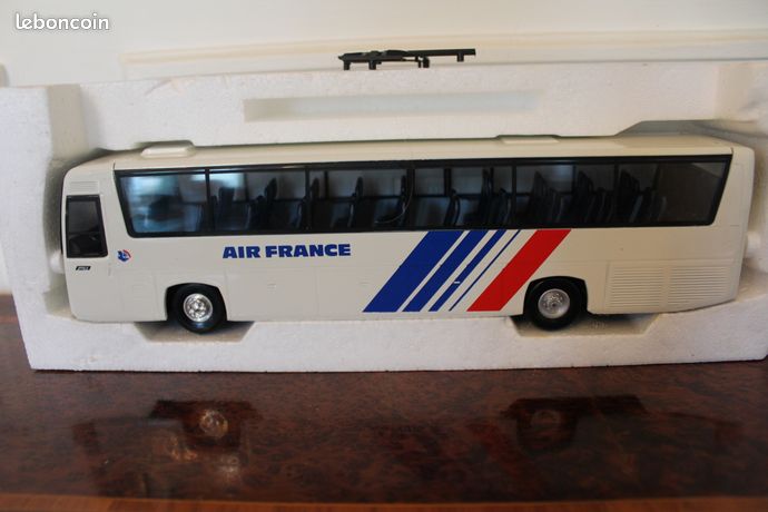LBS 1/43 – Renault FR1 Bus Chambon Gros 1988 – Blanc – Avec Boîte Et Catalogue