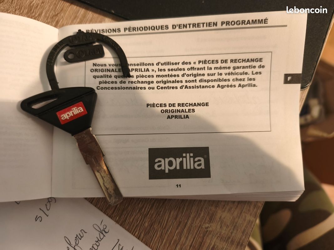 Aprilia tuono 1000 r v2 2011 (image 3)