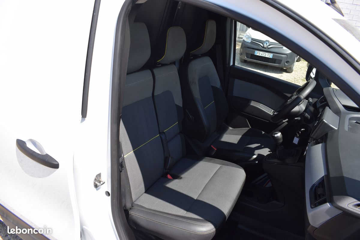 RENAULT KANGOO 3 1.5BLUEDCI 115ch GRAND CONFORT 3 PLACES 83303KLMS 2022 (image 5)