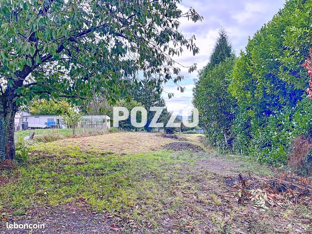 Terrain 678 m² · à Condé-sur-Vire · 25 000 €