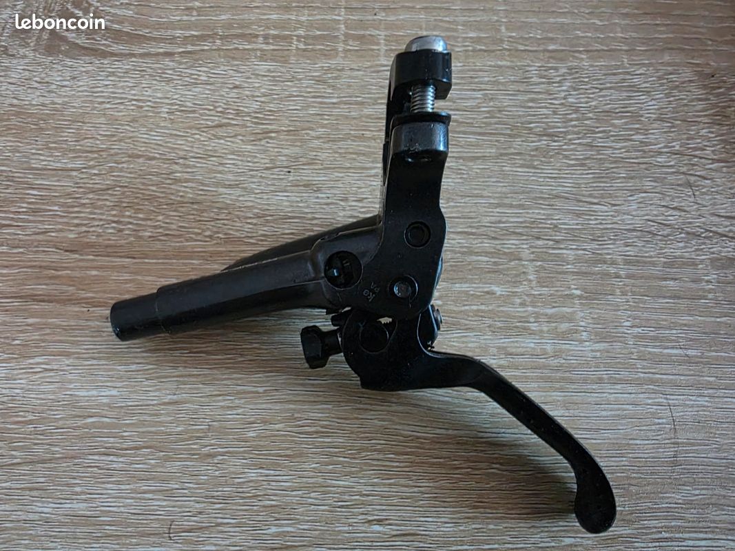 Leviers de frein SHIMANO vtt v-brake Déore 610 argent Leviers de frein SHIMANO vtt v-brake Déore 610 argent
