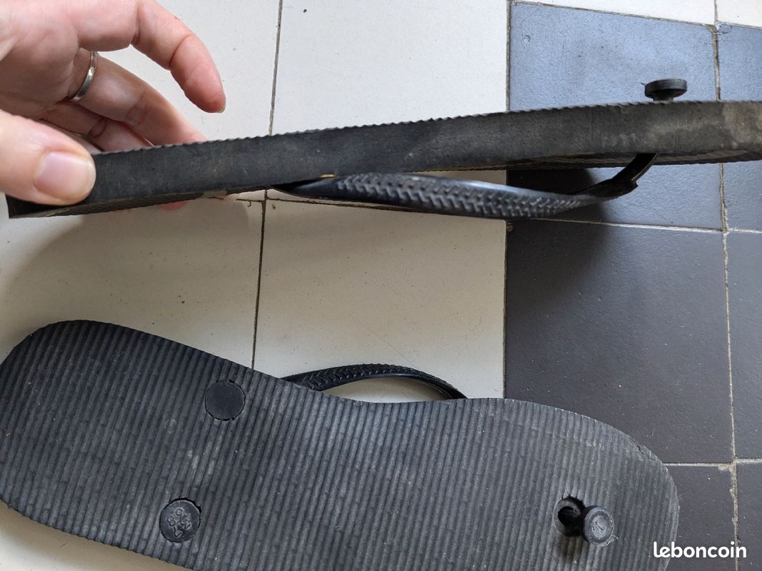 Tongs noires et dorées taille 37/38 (image 2)