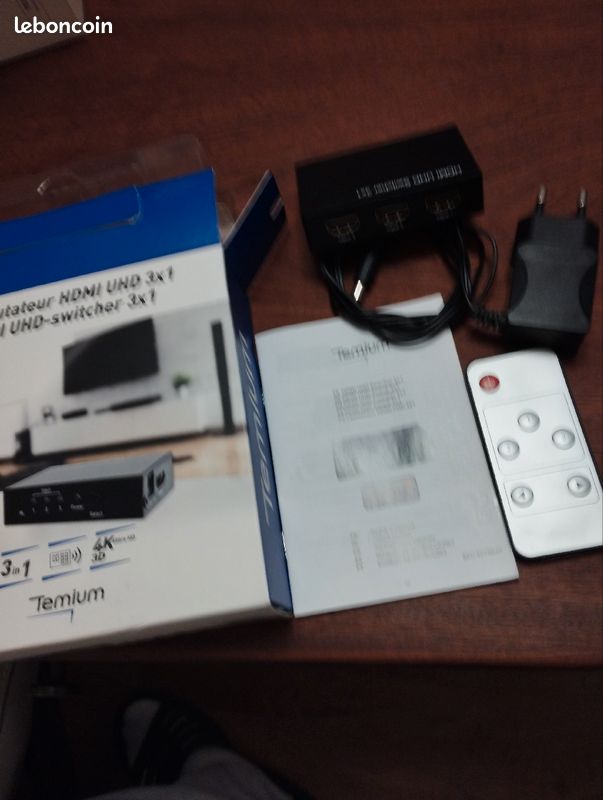 Commutateur/Switcher HDMi 4K/3D Ultra Haute Définition 3 en 1 (image 1)