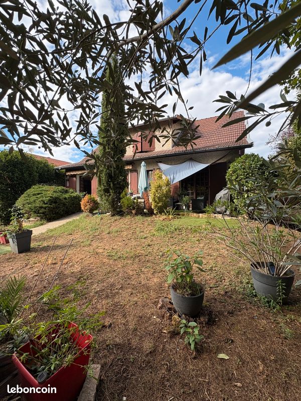 Maison 7 pièces 162 m² · à Chassieu · 162,3 m² · 395 000 €