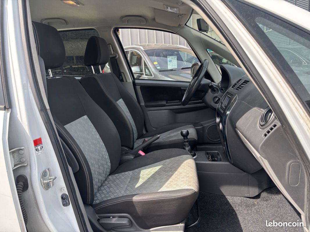 Suzuki SX4 2.0 DDis 135ch GLX 4x4 - EN L'ETAT (image 6)