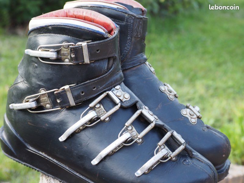 Paire de bottes chinoises anciennes en cuir sur