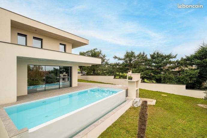 Villa 5 pièces 215 m²