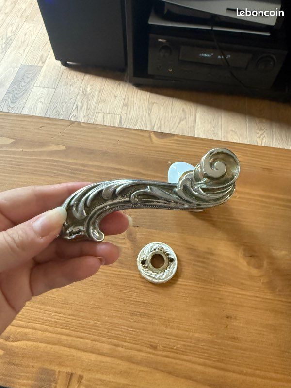Plusieurs poignées de porte vintage avec bouton en porcelaine blanche (image 2)
