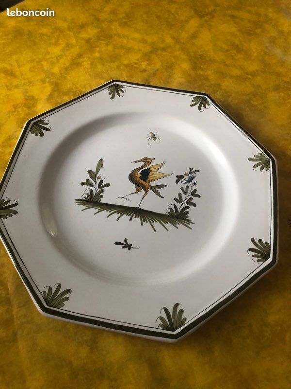 Assiette en faïence de Moustier (image 1)