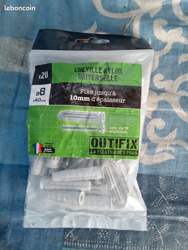 Sachet cheville nylon universelle x20 n’8 neuf (image 1)