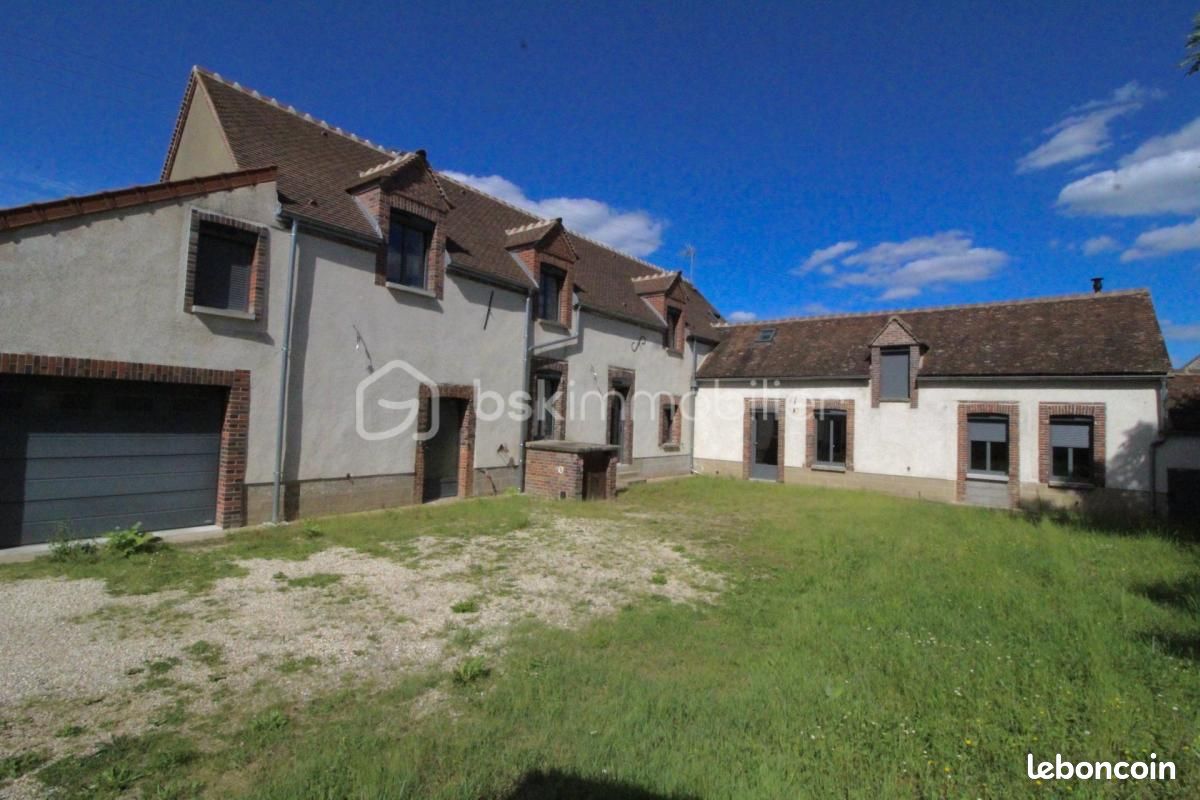 Maison 8 pièces 210 m² · à Étigny · 210 m² · 359 000 €