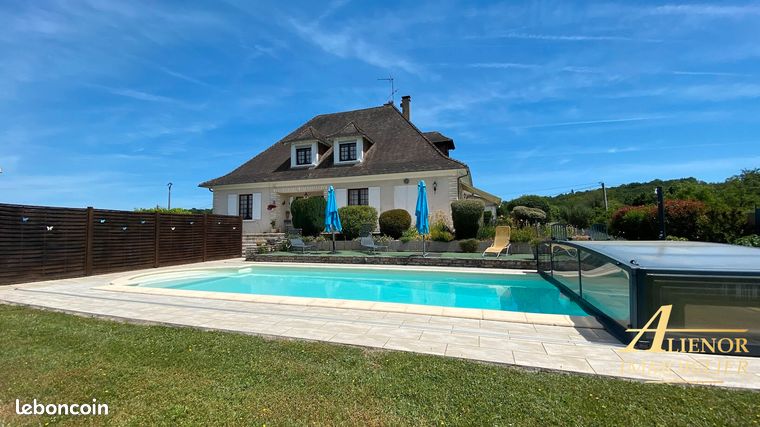 Maison 9 pièces 225 m²
