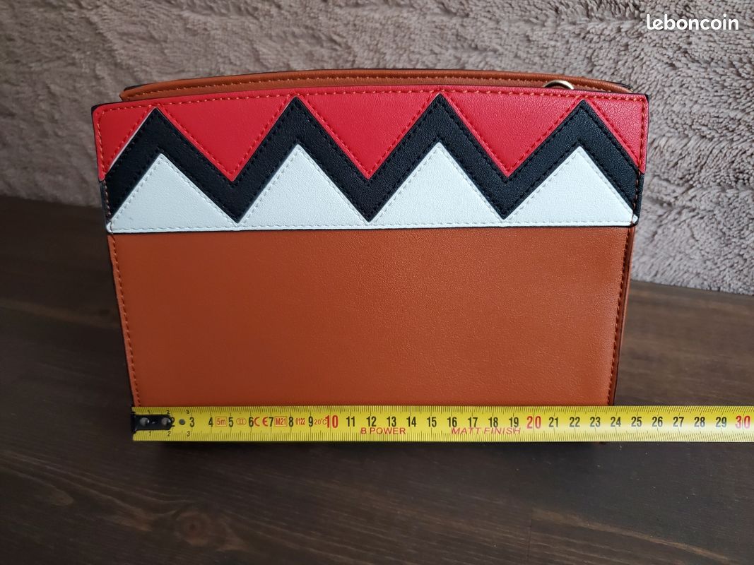 Sac bandoulière marron à motifs (image 6)
