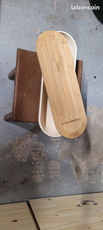 Kesper Boîte à Pain Élégante En Mélamine Blanche Avec Couvercle Bambou FSC – Planche à Découper Intégrée, 34 X 18 X 14 Cm