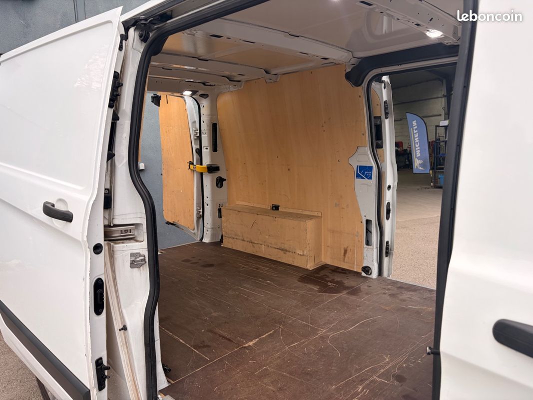 FORD TRANSIT 2.0 TDCI 140cv L2H1 Limited 1er main Bva (image 13)