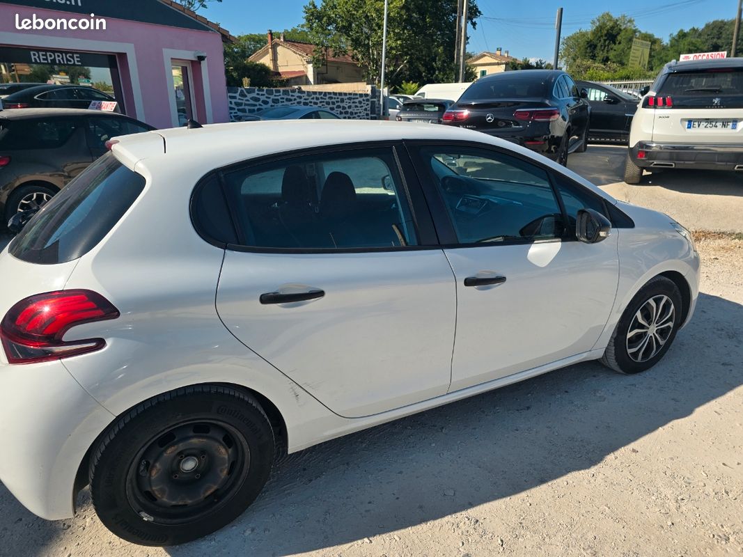 Peugeot 208 1.6 ehdi pack clim (image 5)