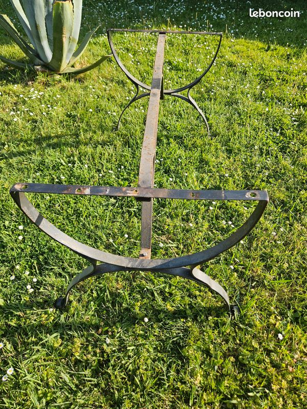 Pieds de table en fer forgé (image 1)