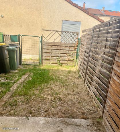 Maisonnette F2 entièrement meublée avec petite cour