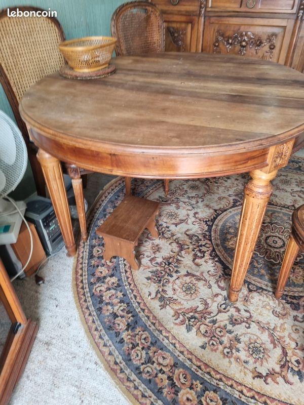 Table en merisier largeur 108, longueur 119 et hauteur 74 (image 5)
