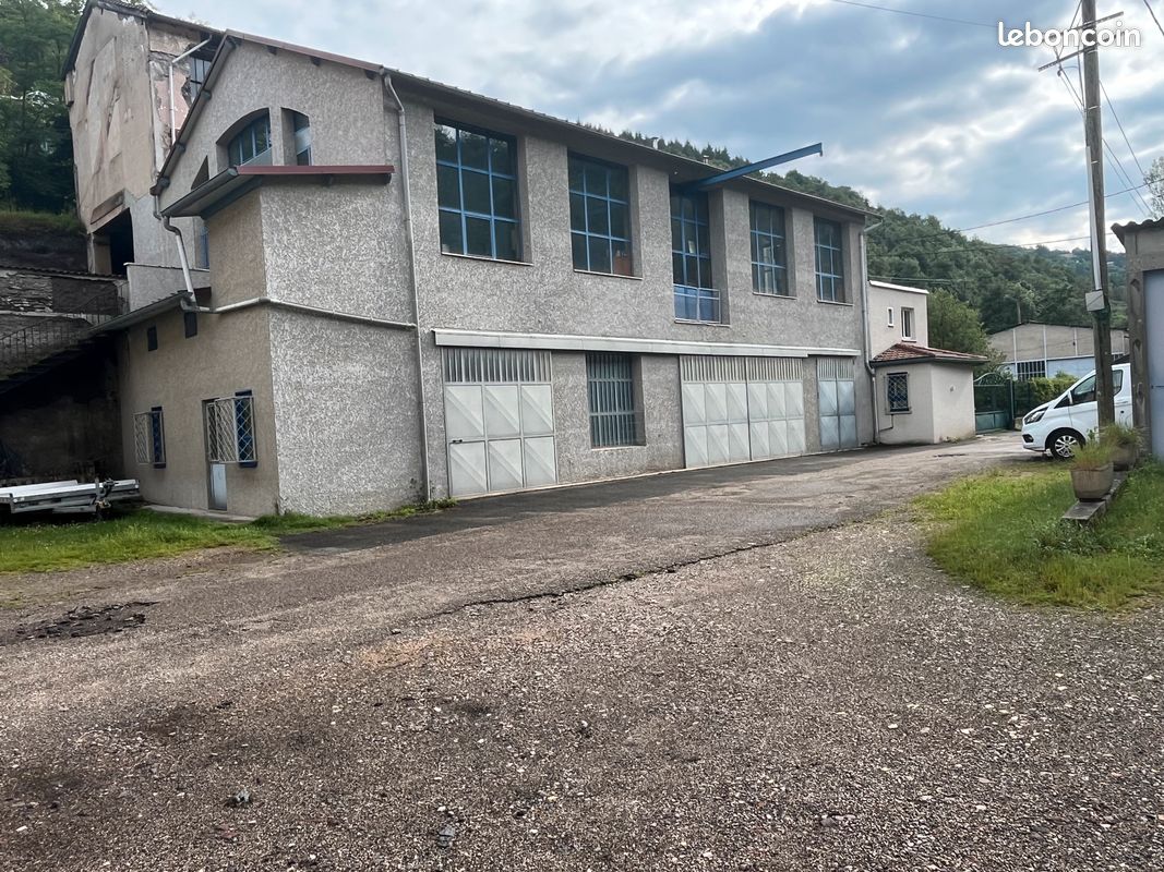 Local commercial 1 pièce 530 m² · à Saint-Étienne · 530 m² · 240 000 €