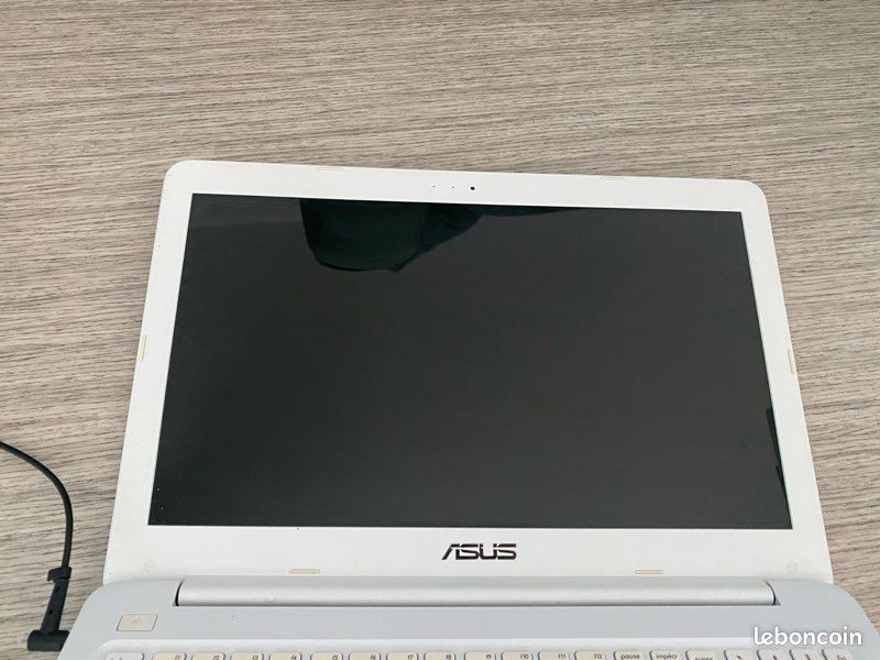 Ordinateur portable ASUS E502M – 15,6” – Go RAM – 930 Go HDD