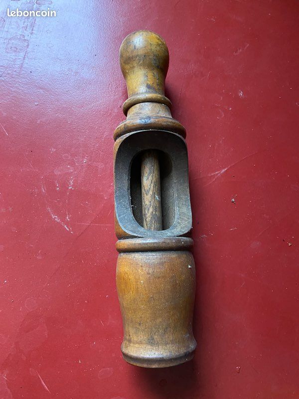 Bouchonneuse - embouchonneuse vintage en bois (image 1)
